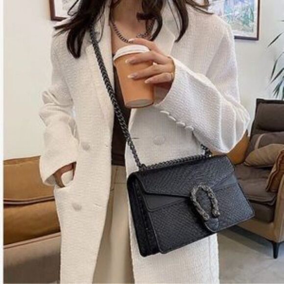 New Crocodile Embossed Chain Strap Fashion Crossbody Bag - Picture 2 of 5